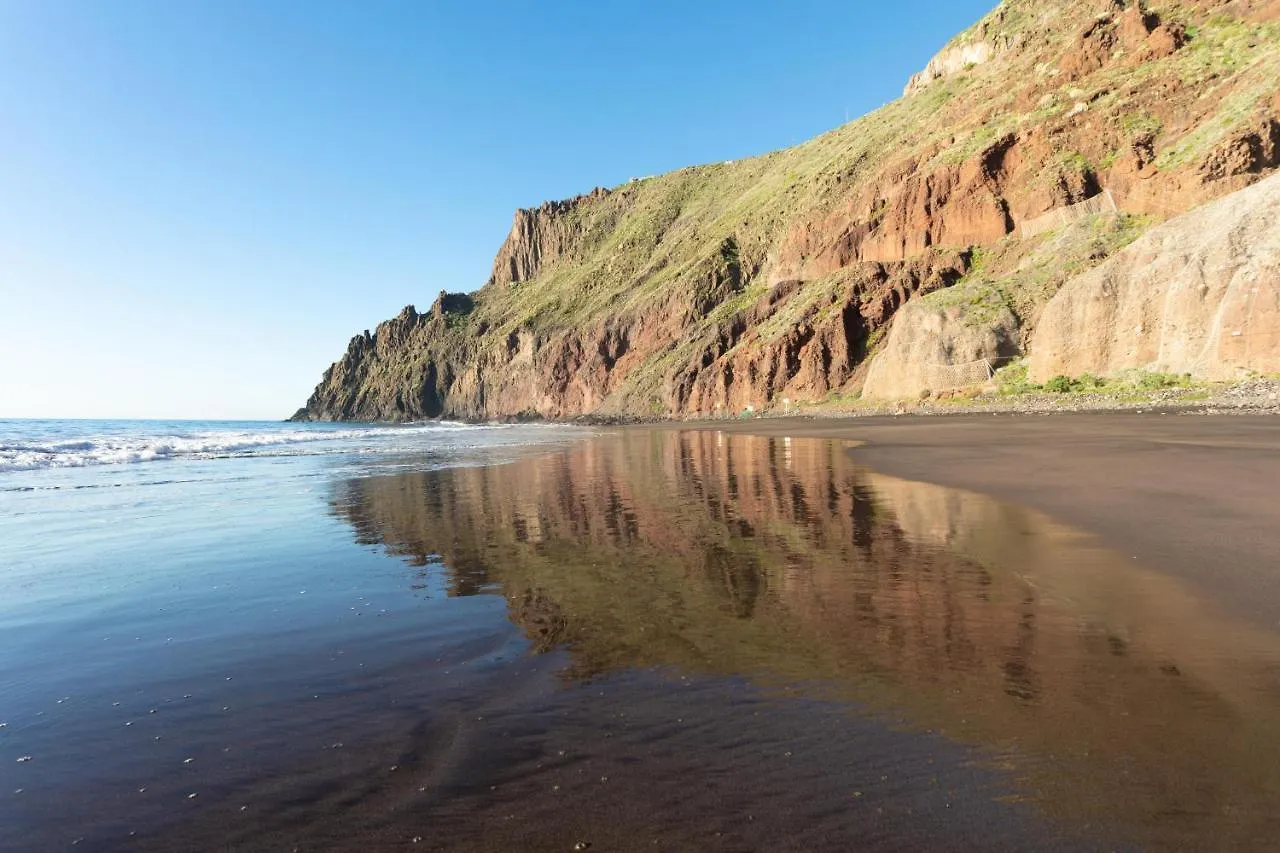 Home2Book Stunning Santa Cruz City Views